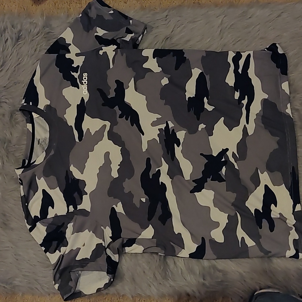 Adidas camo 2xl tshirt